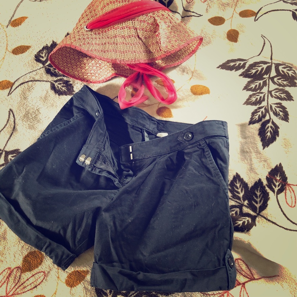 Pleated front shorts (H&M)